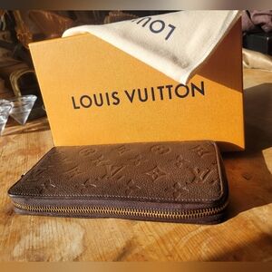 LOUIS VUITTON Empreinte Leather Zippy Wallet